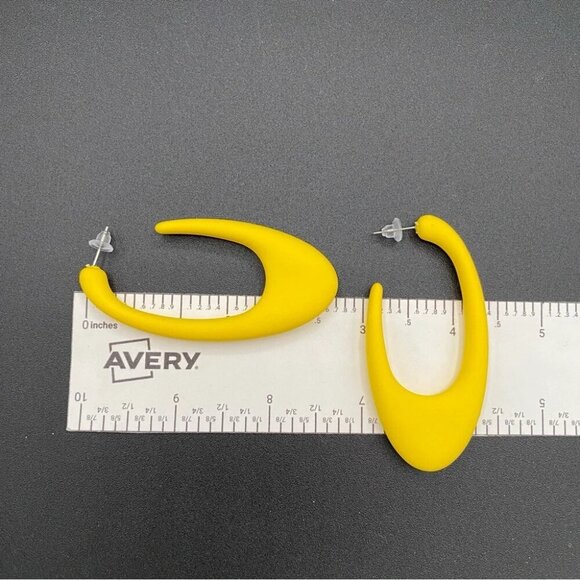 Mod Style Yellow Atomic Earrings - Picture 7 of 12